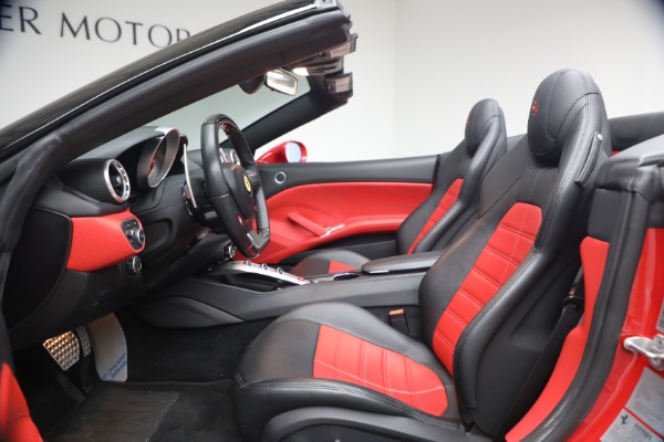 Used 2017 Ferrari California T for sale $163,900 at Rolls-Royce Motor Cars Greenwich in Greenwich CT 06830 13