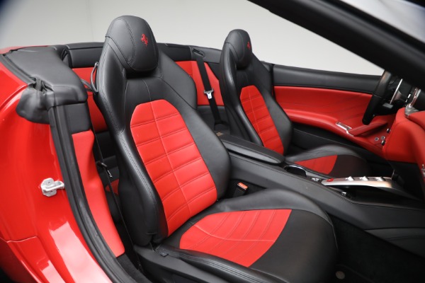 Used 2017 Ferrari California T for sale $163,900 at Rolls-Royce Motor Cars Greenwich in Greenwich CT 06830 18