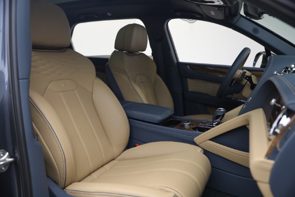 Used 2026 Bentley Bentayga EWB Azure V8 for sale $279,900 at Rolls-Royce Motor Cars Greenwich in Greenwich CT 06830 28