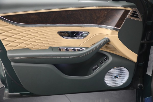 New 2027 Bentley Flying Spur Azure for sale $363,300 at Rolls-Royce Motor Cars Greenwich in Greenwich CT 06830 17