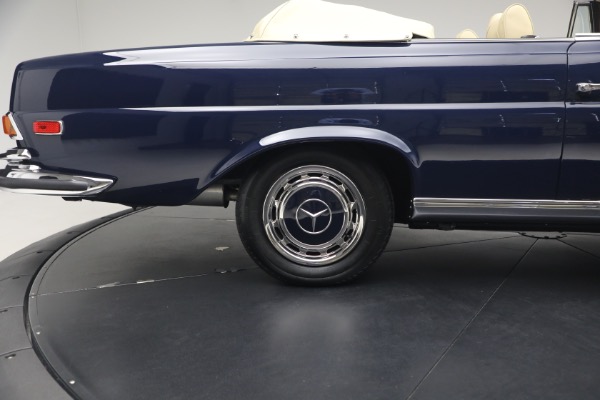 Used 1971 Mercedes-Benz 280SE 3.5 Cabriolet for sale $475,000 at Rolls-Royce Motor Cars Greenwich in Greenwich CT 06830 20