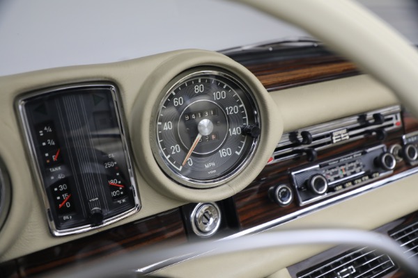 Used 1971 Mercedes-Benz 280SE 3.5 Cabriolet for sale $475,000 at Rolls-Royce Motor Cars Greenwich in Greenwich CT 06830 26