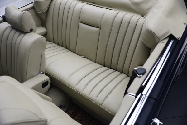 Used 1971 Mercedes-Benz 280SE 3.5 Cabriolet for sale $475,000 at Rolls-Royce Motor Cars Greenwich in Greenwich CT 06830 28