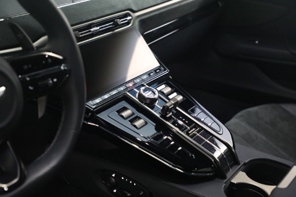 Used 2025 Aston Martin Vantage for sale $187,900 at Rolls-Royce Motor Cars Greenwich in Greenwich CT 06830 21