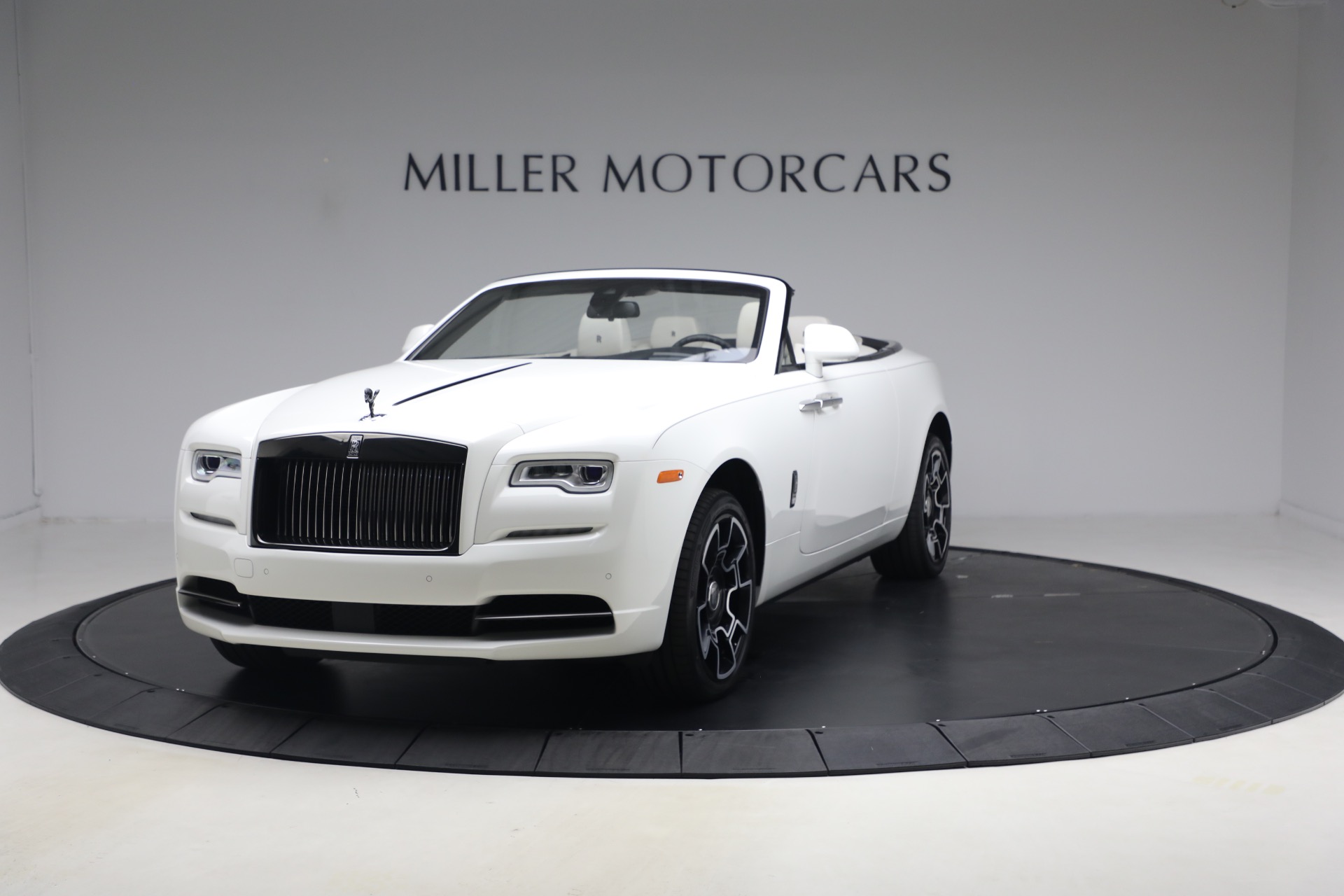Used 2019 Rolls-Royce Black Badge Dawn for sale $299,900 at Rolls-Royce Motor Cars Greenwich in Greenwich CT 06830 1